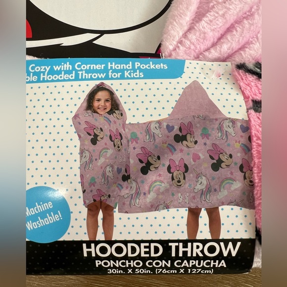 Minnie Mouse Hooded Throw - Picture 3 of 5